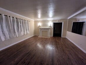 1011 W 65th St, Unit 1011 in Los Angeles, CA - Foto de edificio - Building Photo