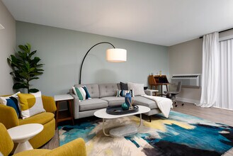 Algon Flats in Philadelphia, PA - Foto de edificio - Building Photo