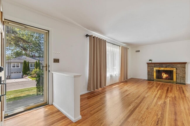 15 Bonnie Meadow Rd in Scarsdale, NY - Building Photo - Building Photo