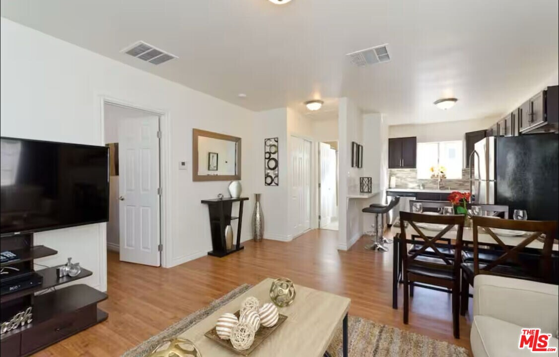 5428 Colfax Ave in Los Angeles, CA - Building Photo