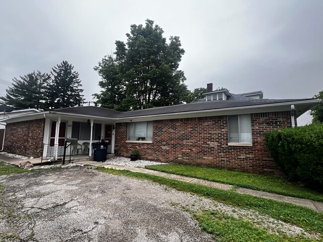 property at 809 E Wabash St