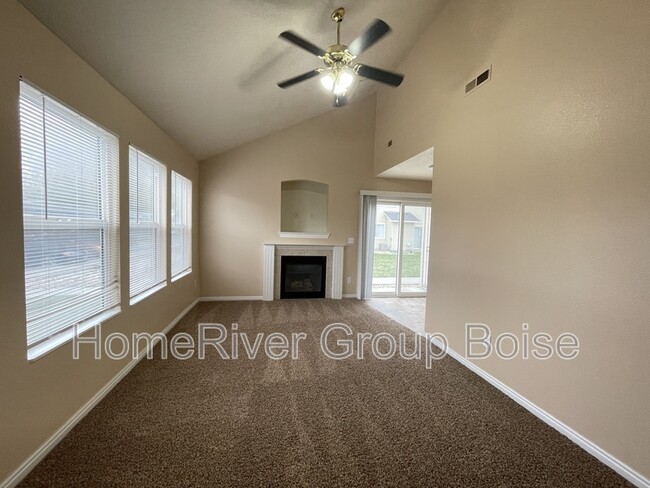 1329 N Stephanie Ln in Nampa, ID - Building Photo - Building Photo