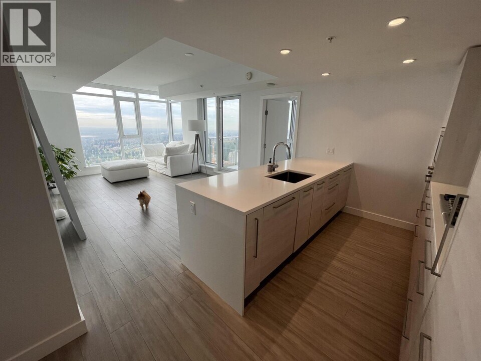 4458 Beresford St. in Burnaby, BC - Building Photo