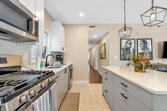 774 Columbia Rd, Unit 2T in Boston, MA - Foto de edificio - Building Photo