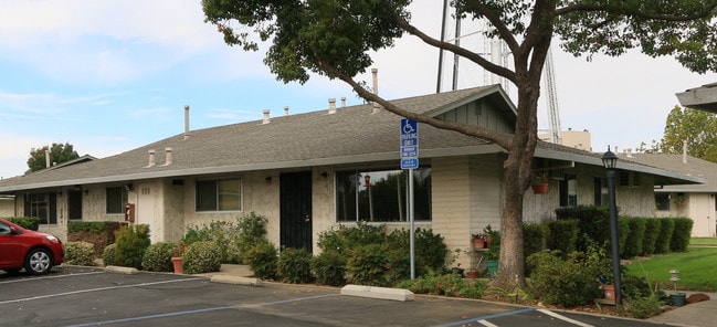La Serena Apartments in Yuba City, CA - Foto de edificio - Building Photo