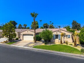 43501 Parkway Esplanade W in La Quinta, CA - Building Photo - Building Photo