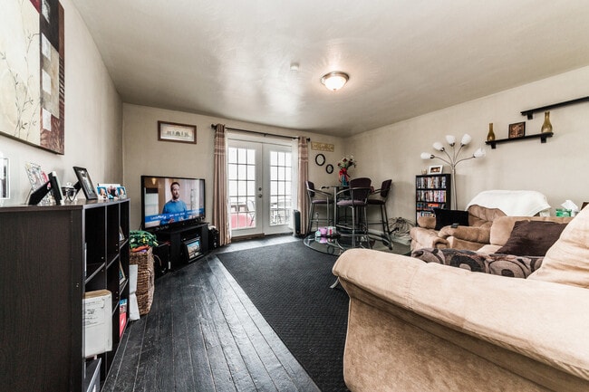 property at 1028 E Warrington Ave