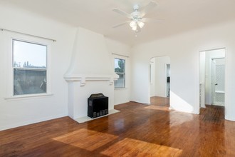 1115 E Broadway in Long Beach, CA - Foto de edificio - Building Photo