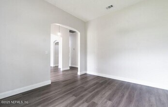 557 Grand Parke Dr in Jacksonville, FL - Building Photo - Building Photo