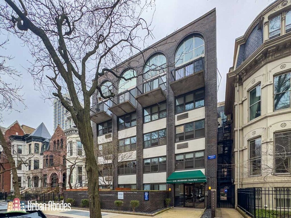 1446 N Dearborn St in Chicago, IL - Building Photo