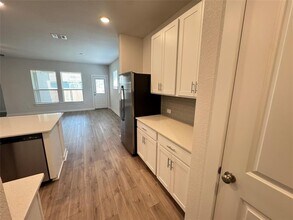 102 Corn Ln in Hutto, TX - Building Photo - Building Photo