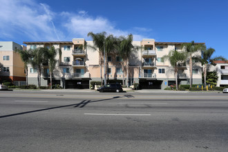 Sherman Way Villas in Van Nuys, CA - Building Photo - Building Photo