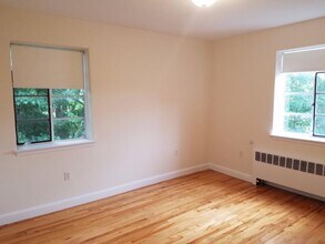 80 St Paul St, Unit 5 in Brookline, MA - Foto de edificio - Building Photo