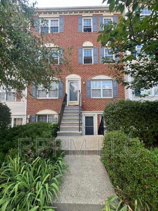 106 Callahan Ct in Newark, NJ - Building Photo