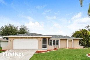143 SE 20th St in Cape Coral, FL - Building Photo