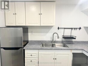 60 Shanty Bay Rd in Barrie, ON - Building Photo - Building Photo