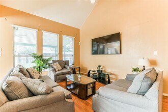 2889 Flower Creek Ln in Dickinson, TX - Building Photo - Building Photo