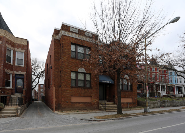 1200 Irving St NW in Washington, DC - Foto de edificio - Building Photo