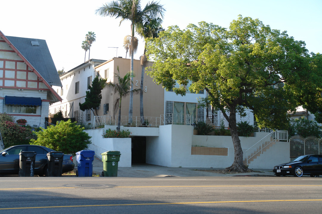 208 S Rampart Blvd in Los Angeles, CA - Building Photo