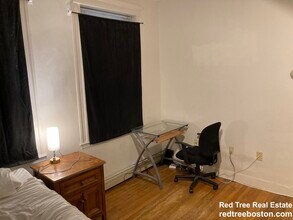 1673 Commonwealth Ave, Unit 8 in Boston, MA - Building Photo - Building Photo