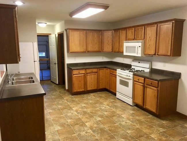 928 Prairie St in Marseilles, IL - Building Photo - Building Photo