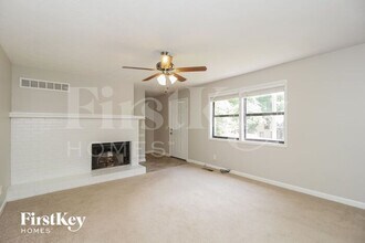 585 Kurtz Rd in Marietta, GA - Building Photo - Building Photo