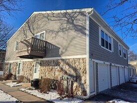 1060 Newport Harbor in Schaumburg, IL - Building Photo