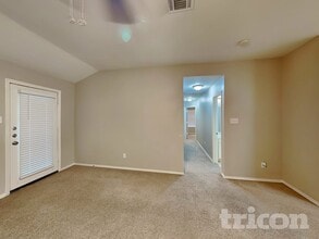 711 Lentisco Dr in Lancaster, TX - Foto de edificio - Building Photo