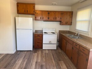 1727 E Cone Blvd in Greensboro, NC - Building Photo - Building Photo