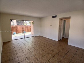 11273 SW 88th St in Miami, FL - Building Photo - Building Photo
