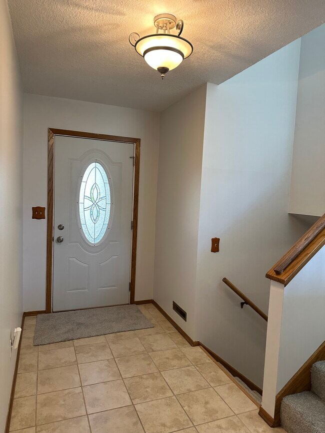 3438 Chalet View Ln NW in Rochester, MN - Building Photo - Building Photo