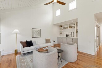 325 S Sierra Ave in Solana Beach, CA - Building Photo - Building Photo