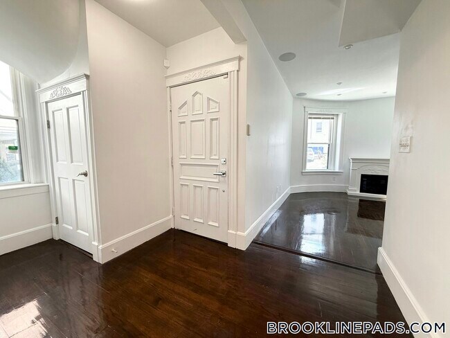 38 Cameron St in Brookline, MA - Building Photo - Building Photo