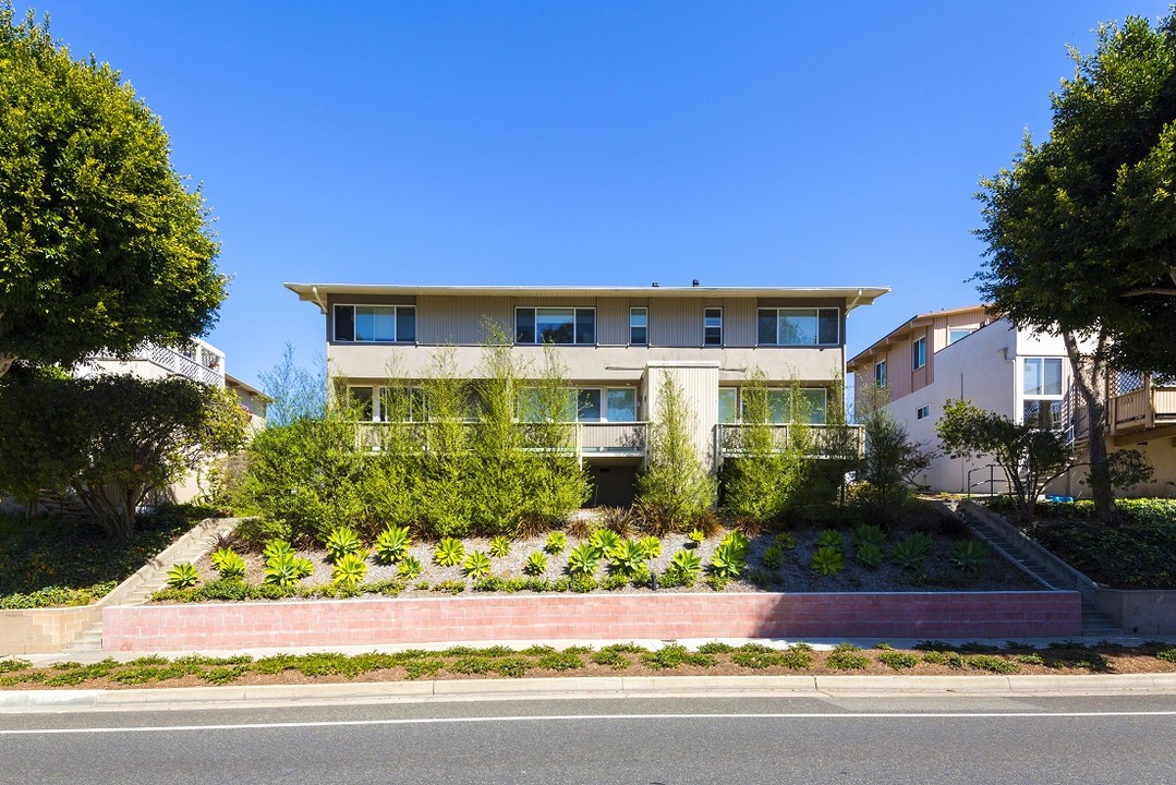 4200 Shorecrest Ln in Corona Del Mar, CA - Building Photo