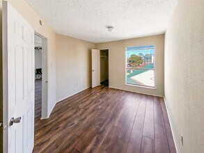 2826 S Bartell Dr in Houston, TX - Building Photo - Building Photo