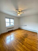 27 Brock St, Unit 2 in Boston, MA - Foto de edificio - Building Photo