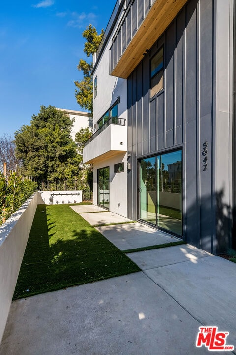 5042 Laurel Canyon Blvd in Los Angeles, CA - Building Photo - Building Photo