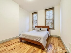 Harman Street in Brooklyn, NY - Foto de edificio - Building Photo