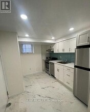 8 Hillside Dr in Toronto, ON - Building Photo - Building Photo