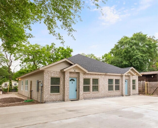 8207 Sandra St photo'