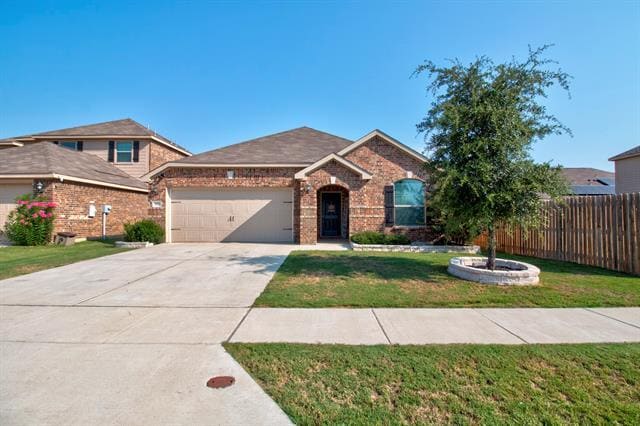 115 Magnolia Dr in Sanger, TX - Building Photo
