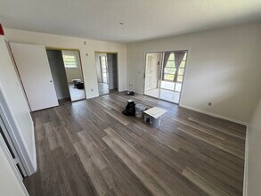 28 Lake Vista Trl, Unit 205 in Port St. Lucie, FL - Foto de edificio - Building Photo