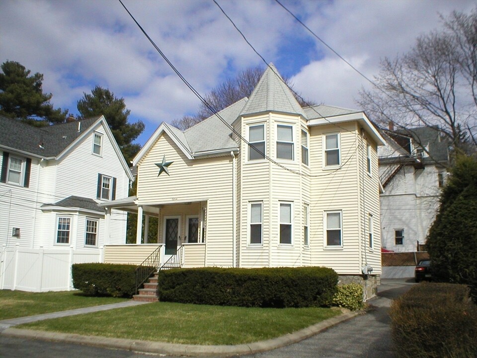 15 Howie St in Melrose, MA - Building Photo