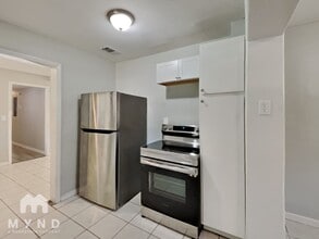 1033 Busac Ave in Jacksonville, FL - Foto de edificio - Building Photo