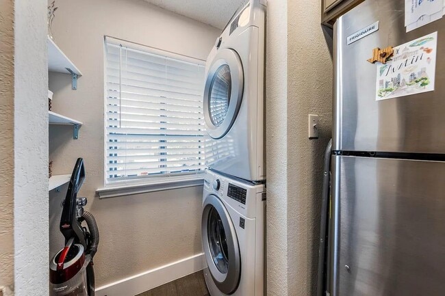 324 E 35th St in New York, NY - Building Photo - Building Photo