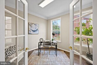 13438 Burrough Farm Dr in Herndon, VA - Building Photo - Building Photo