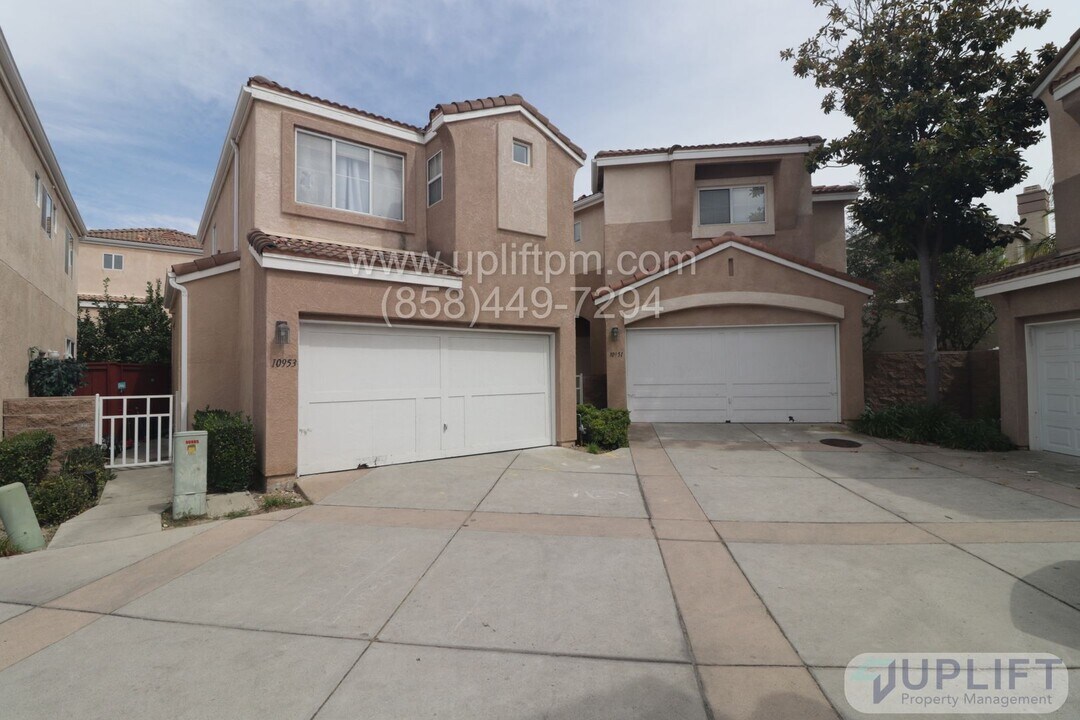 10951 Caminito Arcada in San Diego, CA - Building Photo