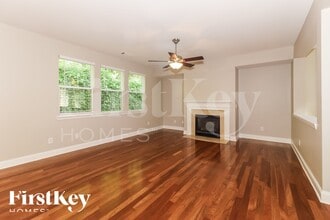 422 Howell Crossing, Unit 8 in Canton, GA - Foto de edificio - Building Photo