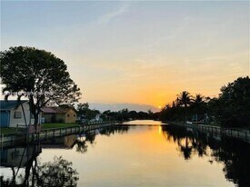 6900 NW 78th St in Tamarac, FL - Building Photo