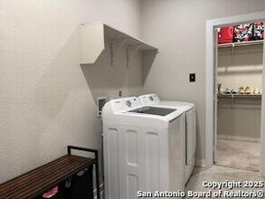 4422 Tiger Run in San Antonio, TX - Building Photo - Building Photo